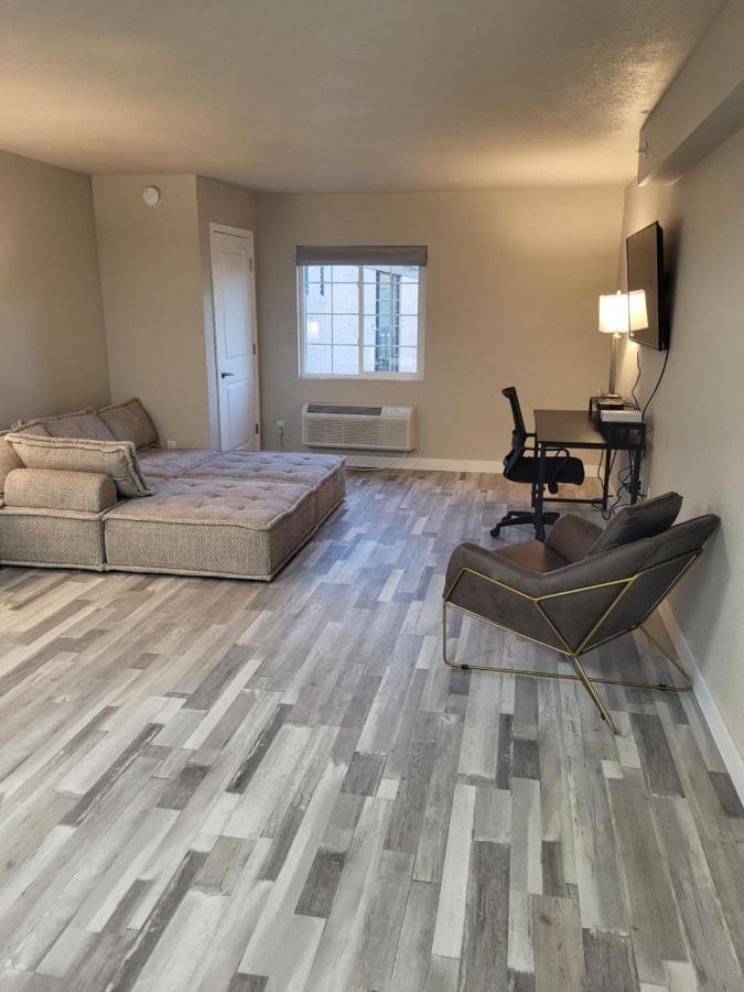 Red Fox Inn And Suites Waverly Екстериор снимка