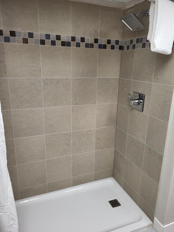 Red Fox Inn And Suites Waverly Екстериор снимка