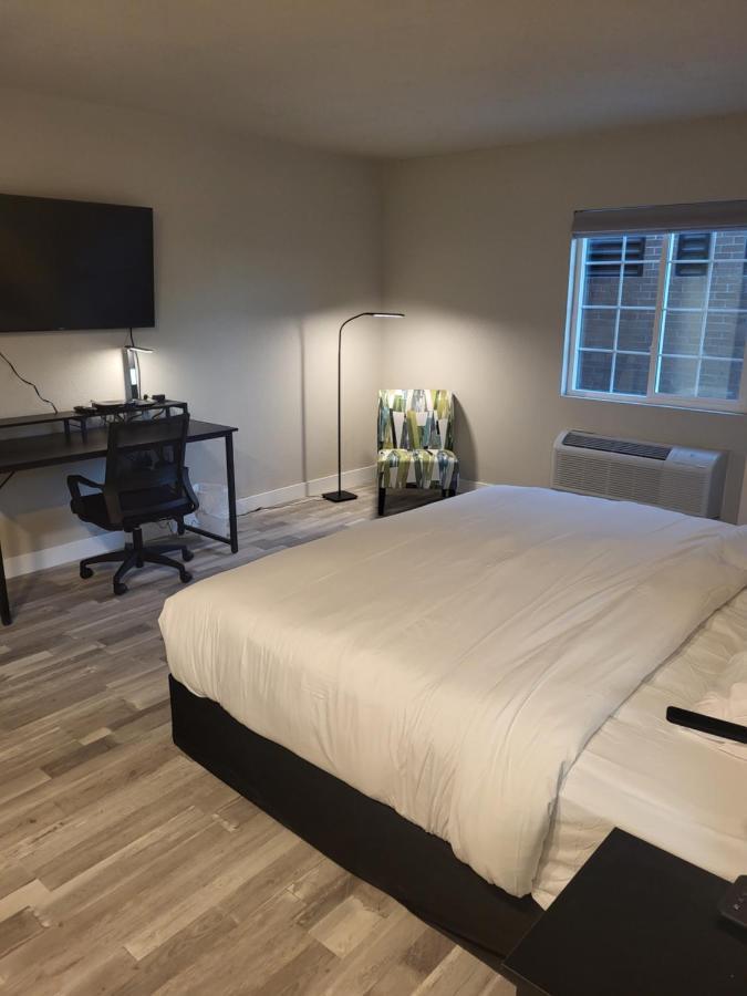 Red Fox Inn And Suites Waverly Екстериор снимка